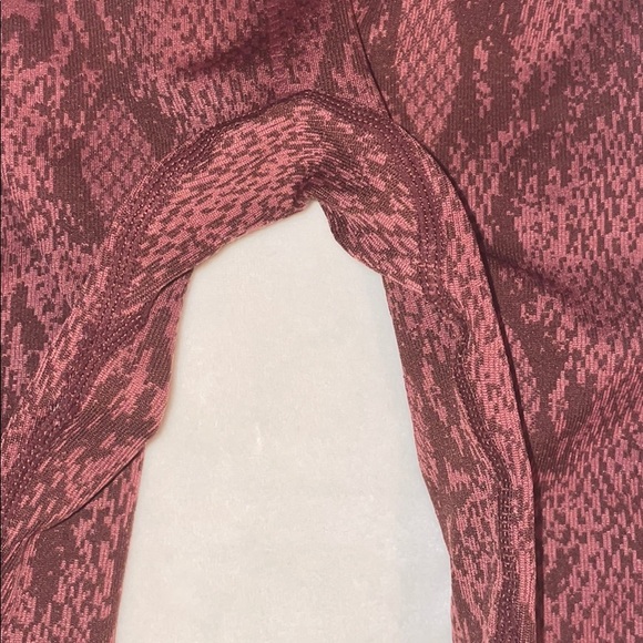 High-Waisted Seamless Snakeskin 7/8 - Picture 10 of 15